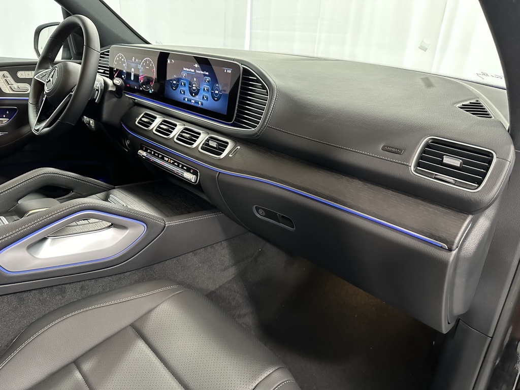 Vehicle image 15 of 24