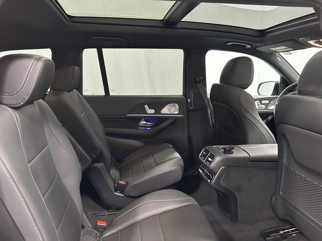 Vehicle image 21 of 24