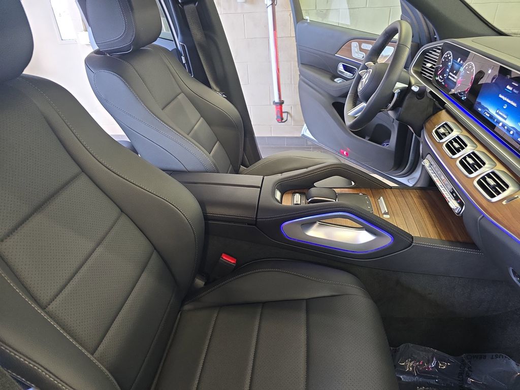 Vehicle image 21 of 42