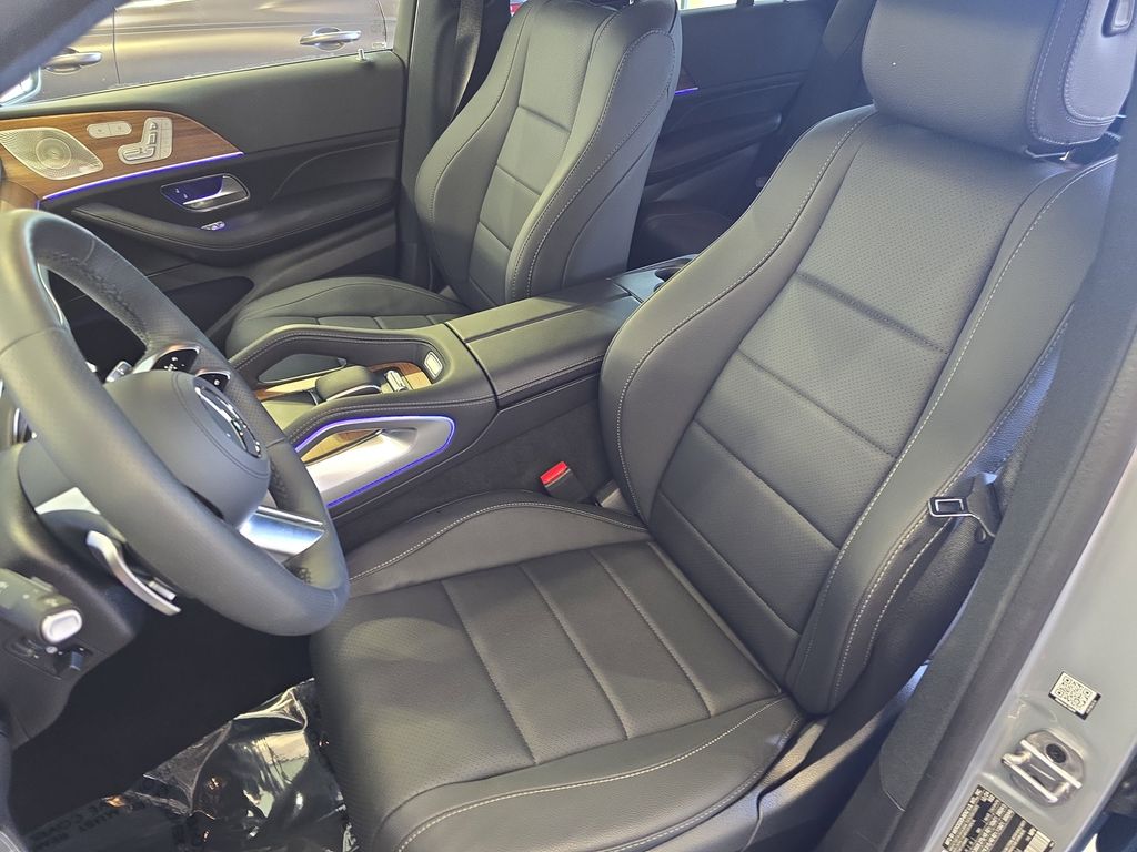 Vehicle image 17 of 42
