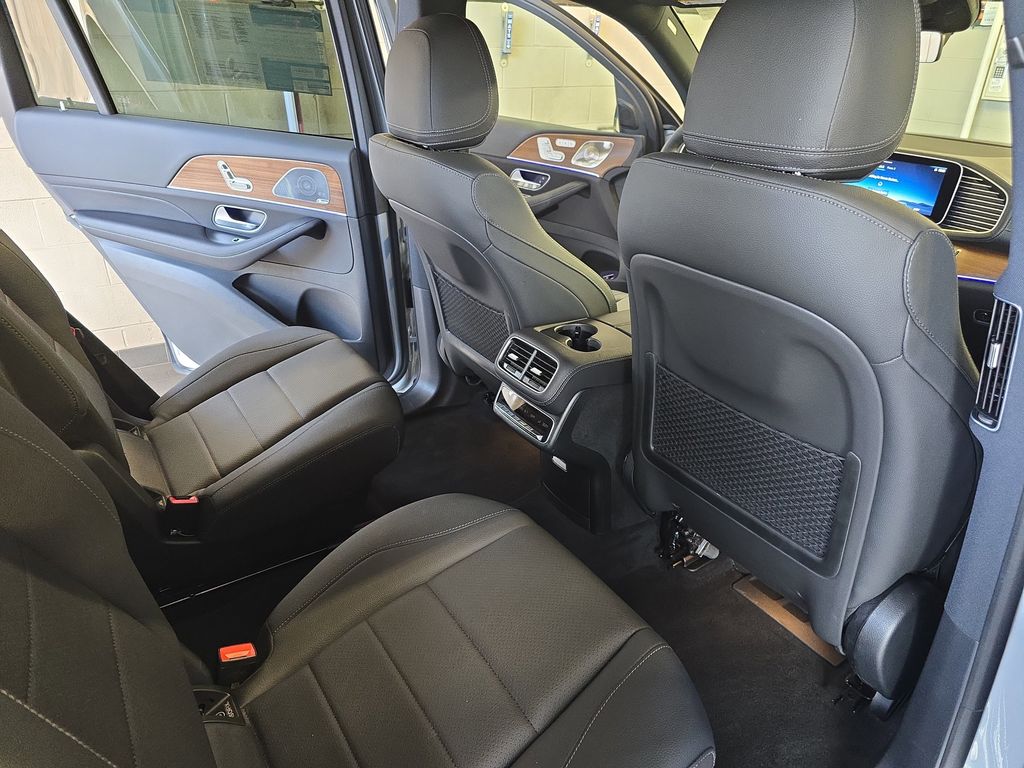 Vehicle image 18 of 42