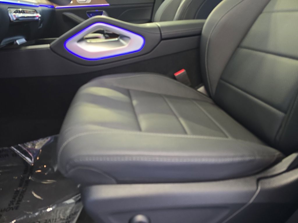 Vehicle image 22 of 42