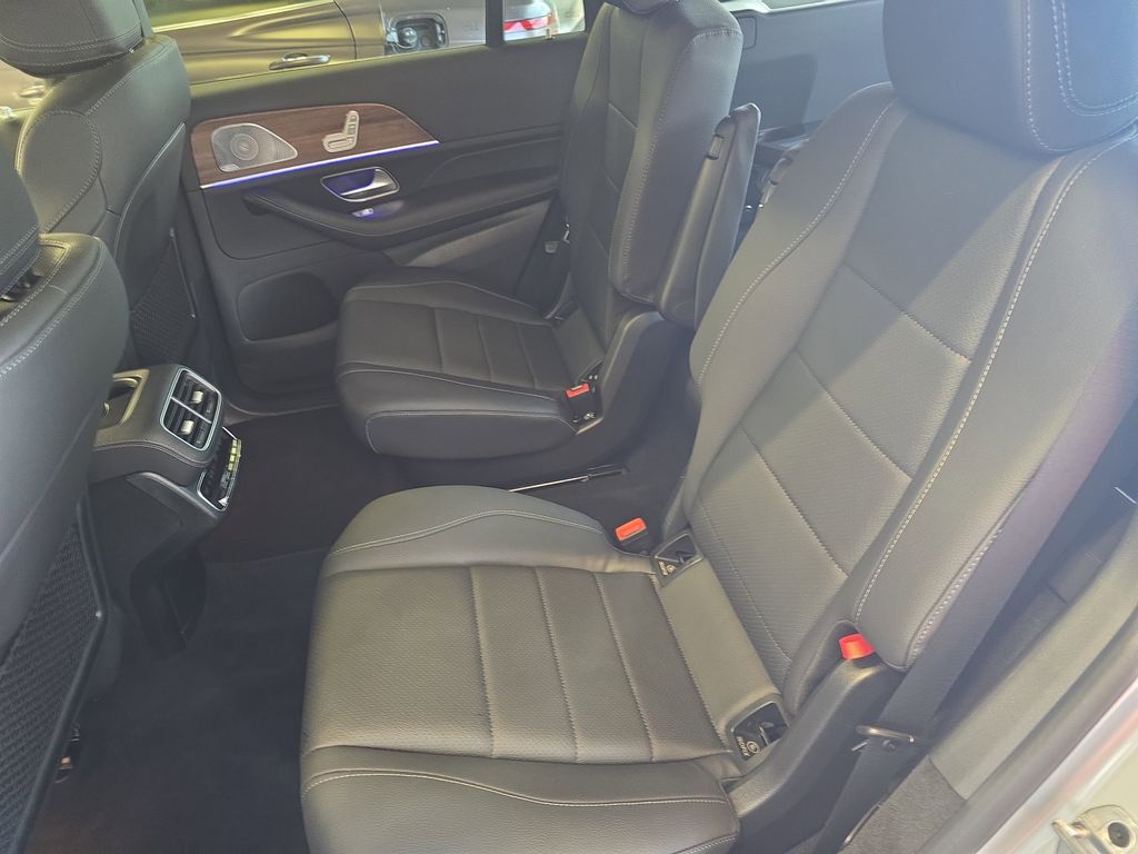 Vehicle image 20 of 42