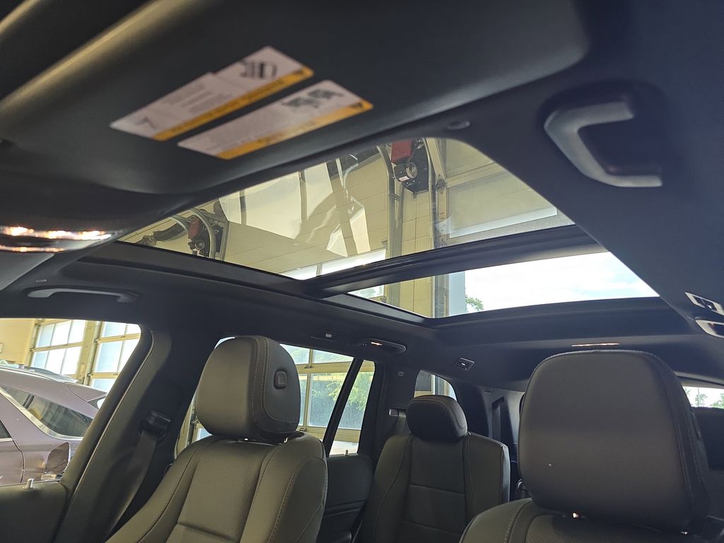 Vehicle image 23 of 42