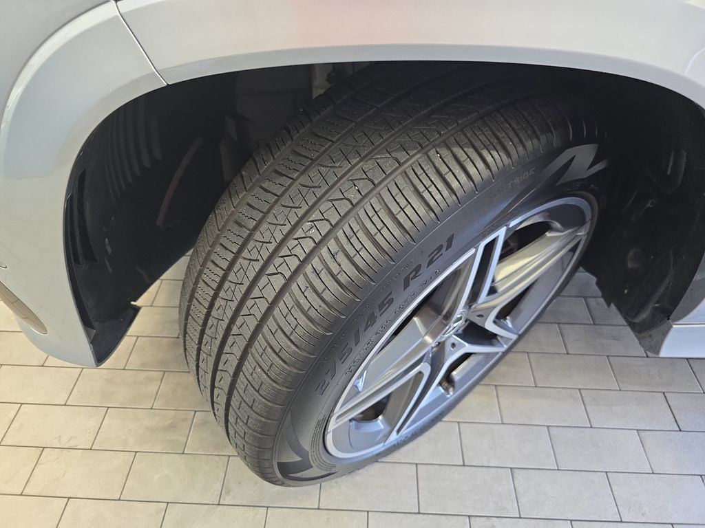 Vehicle image 14 of 42