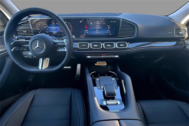 Vehicle image 10 of 17