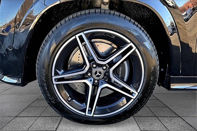 Vehicle image 6 of 17