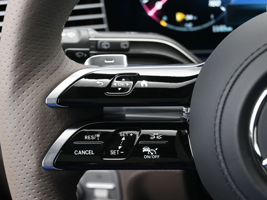 Vehicle image 46 of 52
