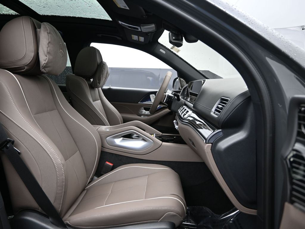 Vehicle image 36 of 52