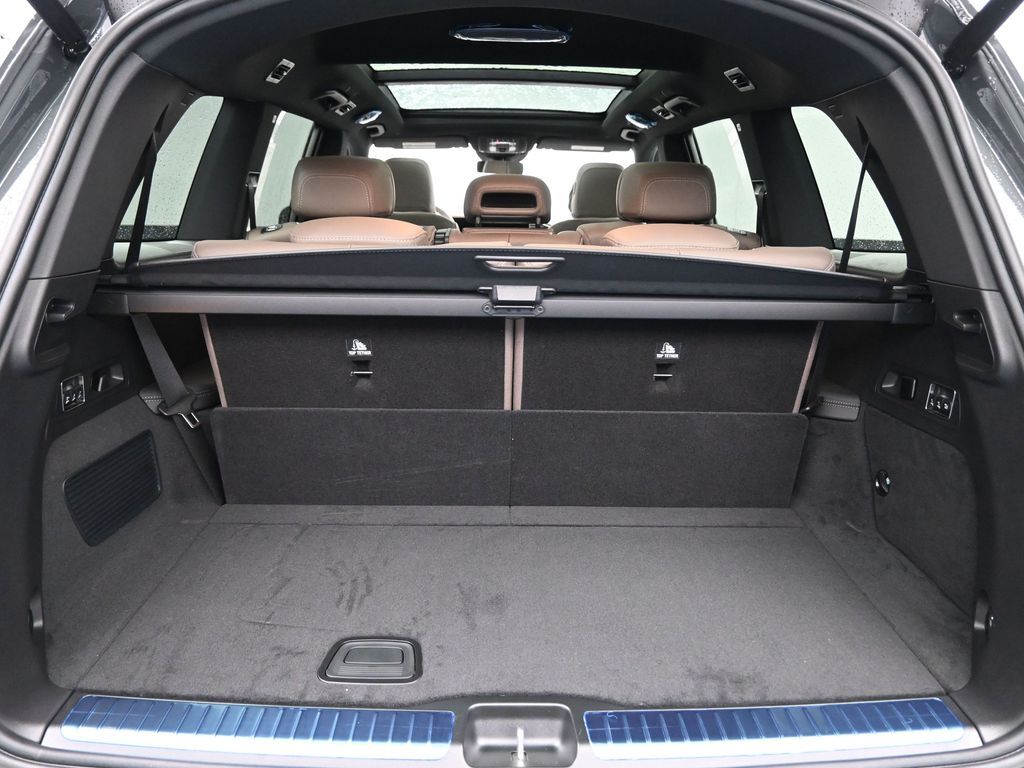 Vehicle image 31 of 52