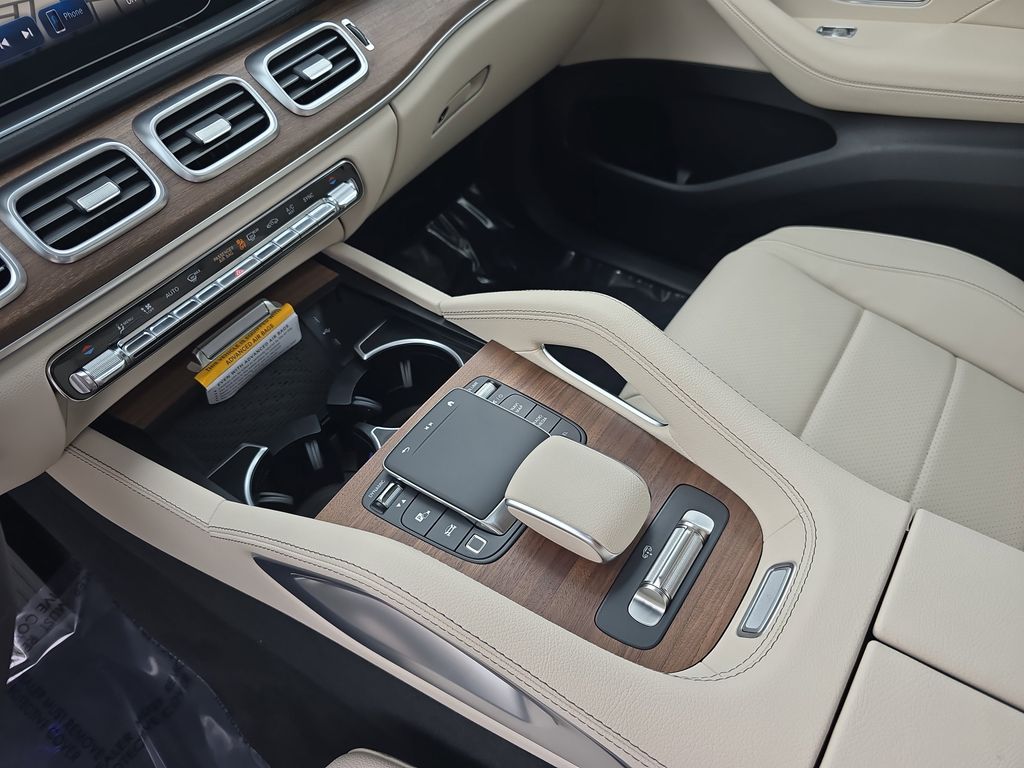 Vehicle image 27 of 39