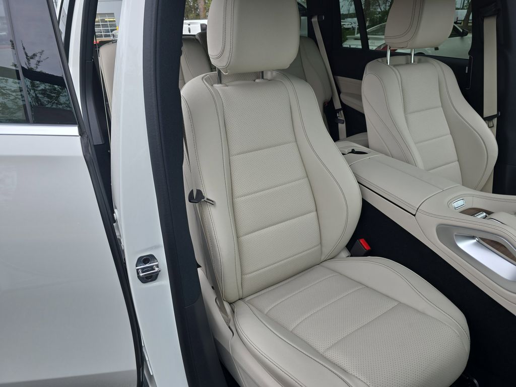 Vehicle image 10 of 39