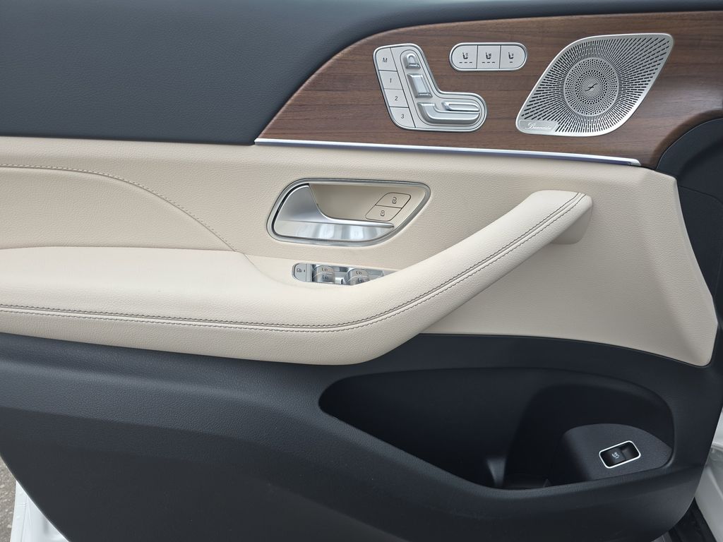 Vehicle image 29 of 39