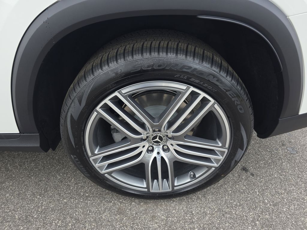 Vehicle image 36 of 39