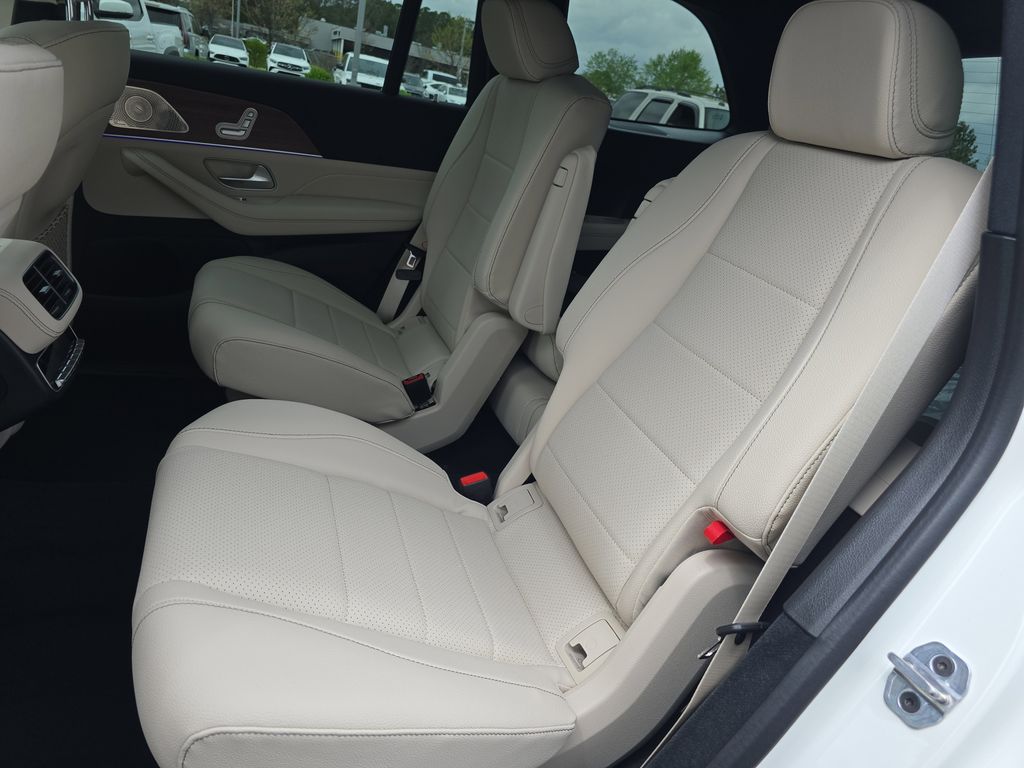 Vehicle image 16 of 39