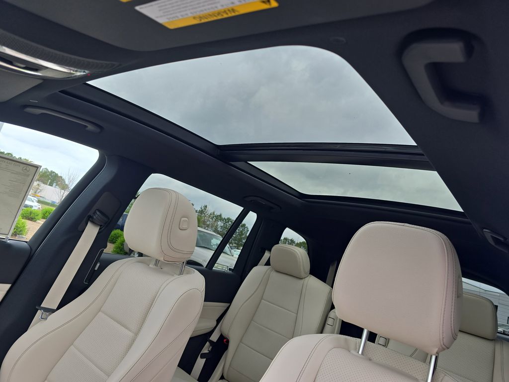 Vehicle image 32 of 39