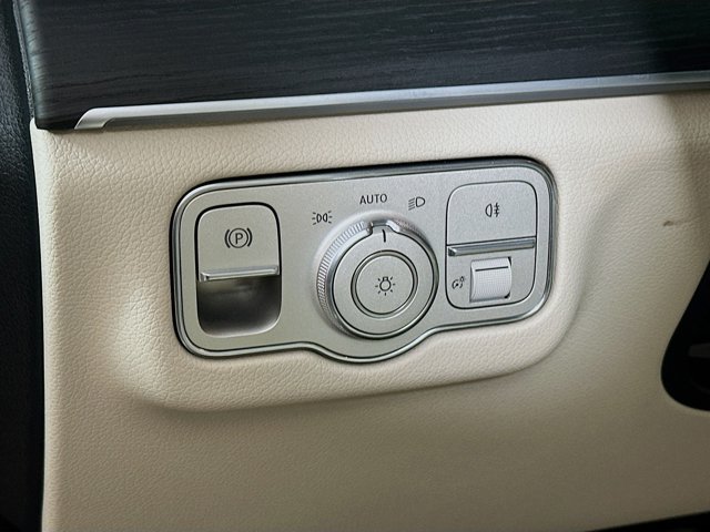 Vehicle image 10 of 35