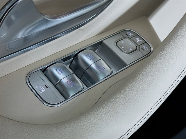 Vehicle image 18 of 35