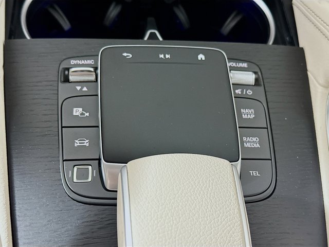 Vehicle image 21 of 35