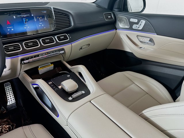 Vehicle image 25 of 35