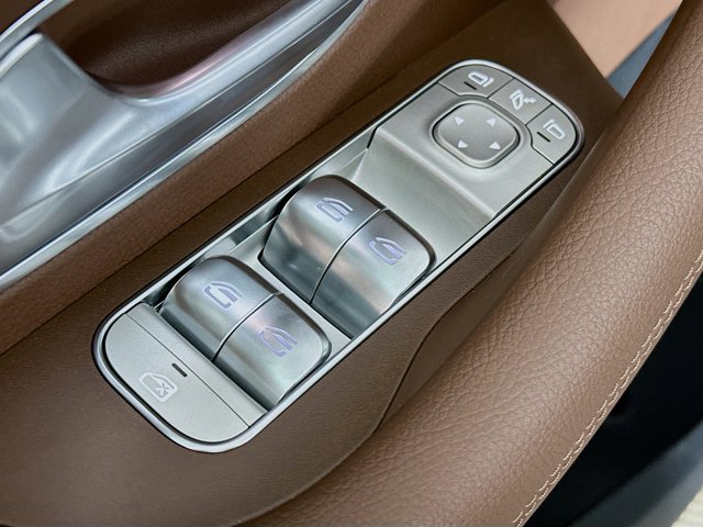Vehicle image 18 of 35