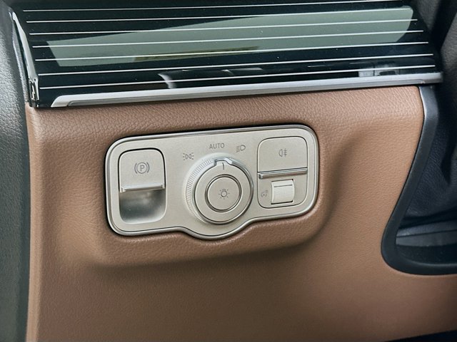 Vehicle image 10 of 35