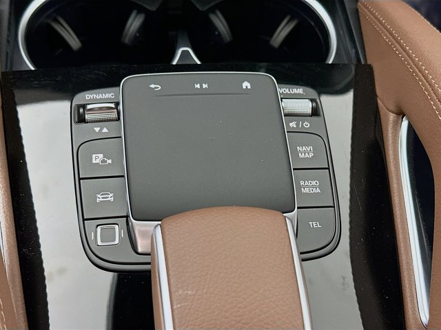 Vehicle image 21 of 35