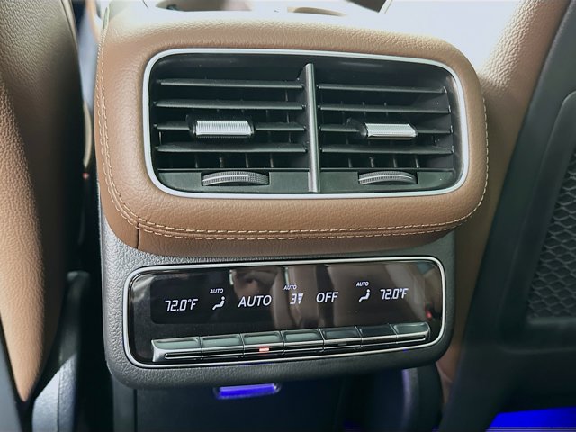 Vehicle image 27 of 35