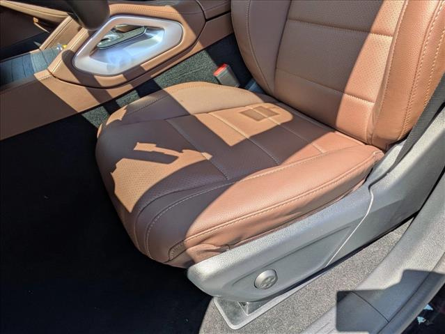 2025 Mercedes-Benz GLS 450 Image 17 of 18