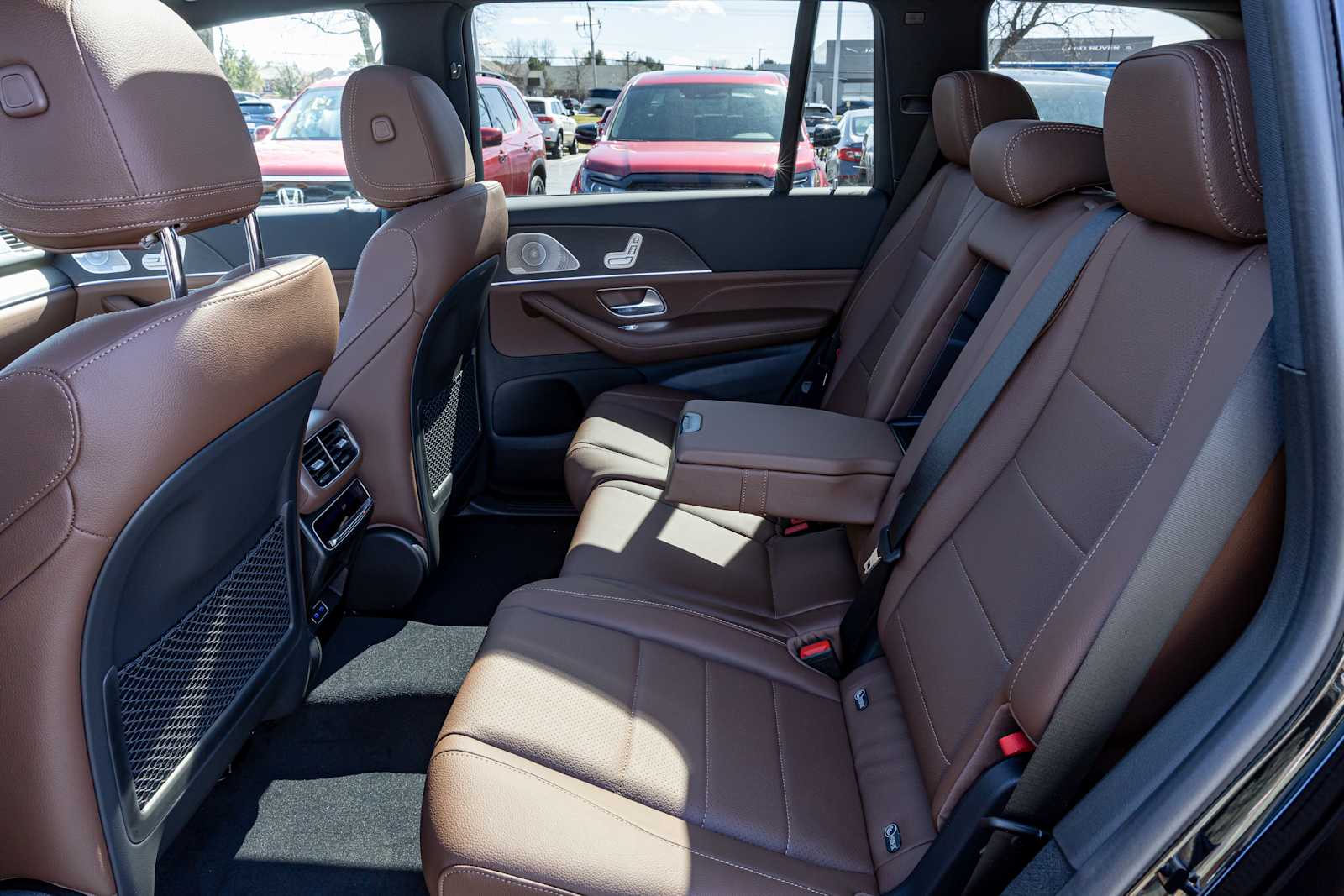 Vehicle image 19 of 23