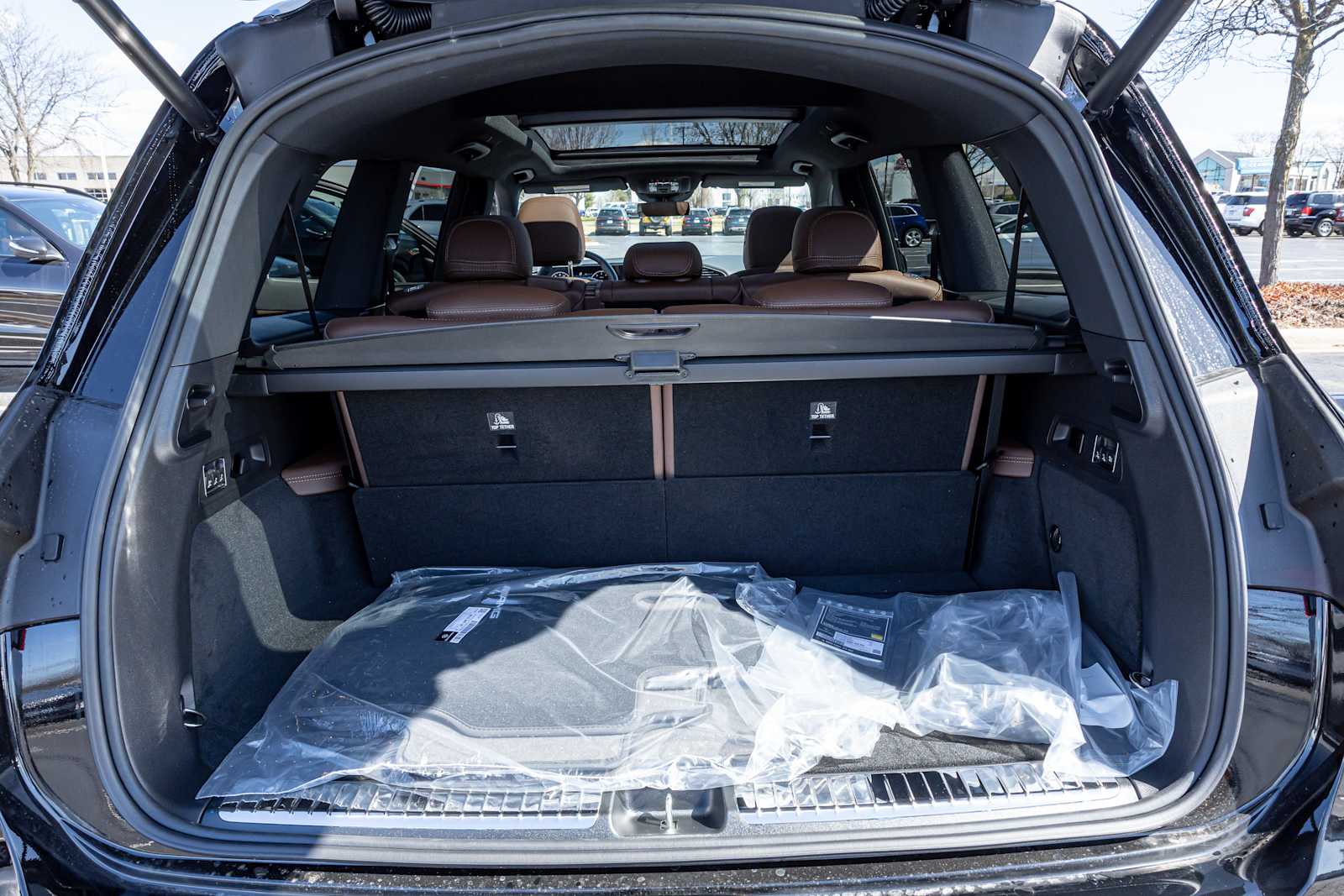 Vehicle image 21 of 23