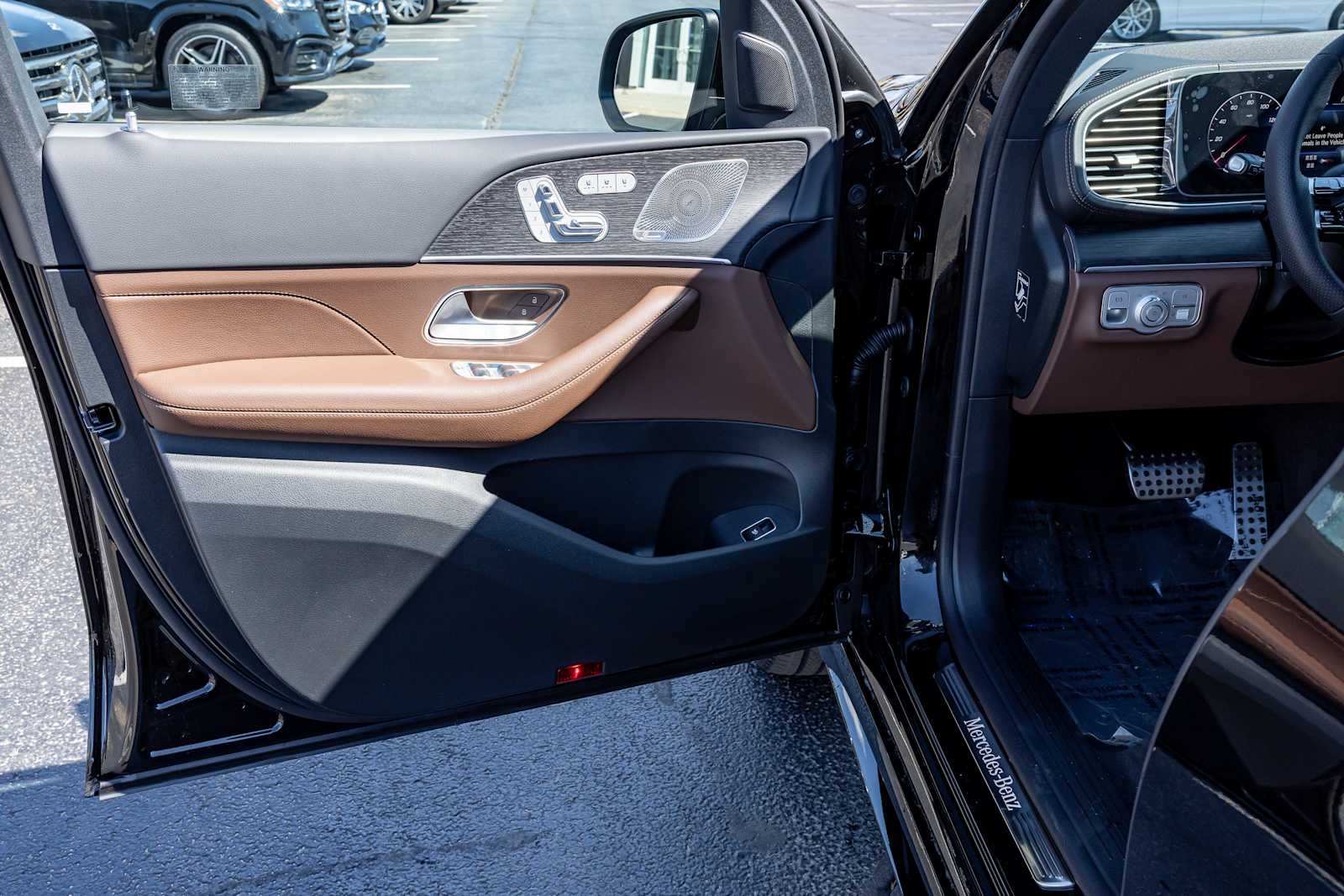 Vehicle image 7 of 23