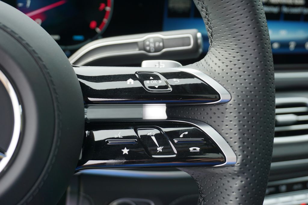 Vehicle image 26 of 81