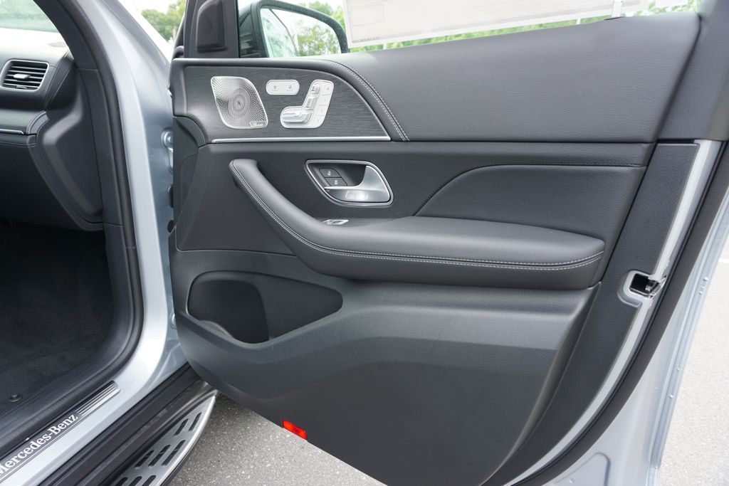 Vehicle image 69 of 81