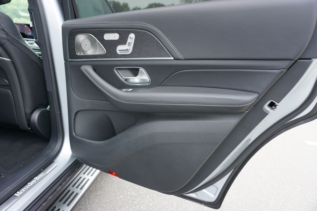 Vehicle image 59 of 81