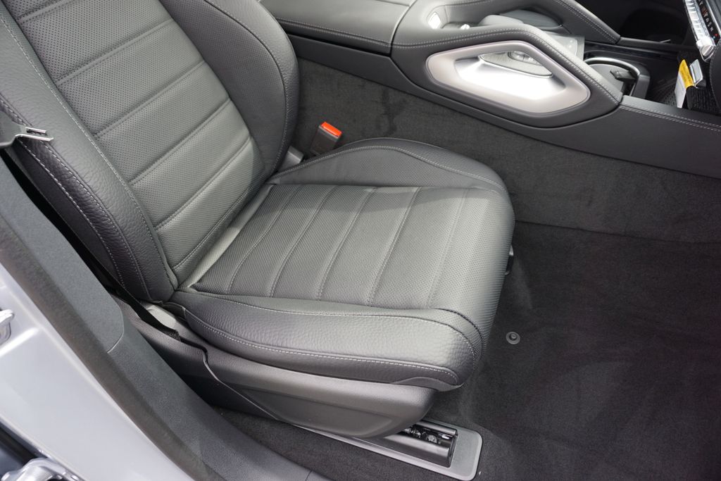 Vehicle image 74 of 81