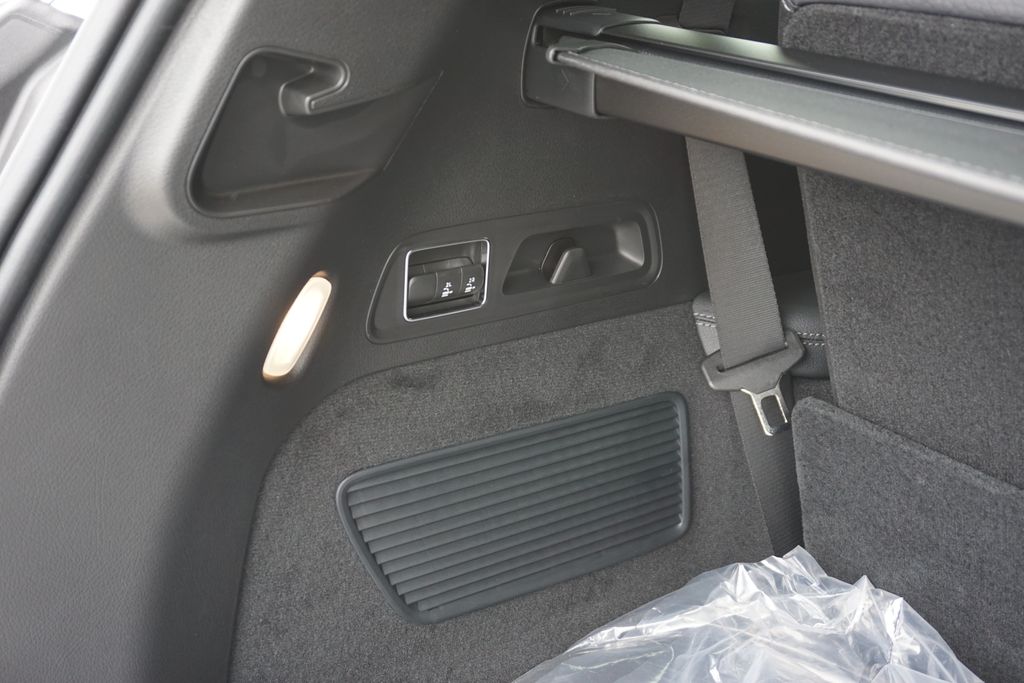 Vehicle image 53 of 81