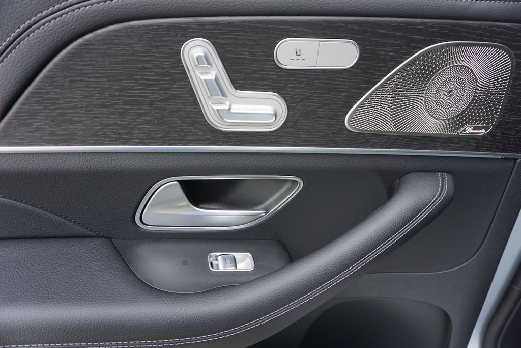 Vehicle image 42 of 81