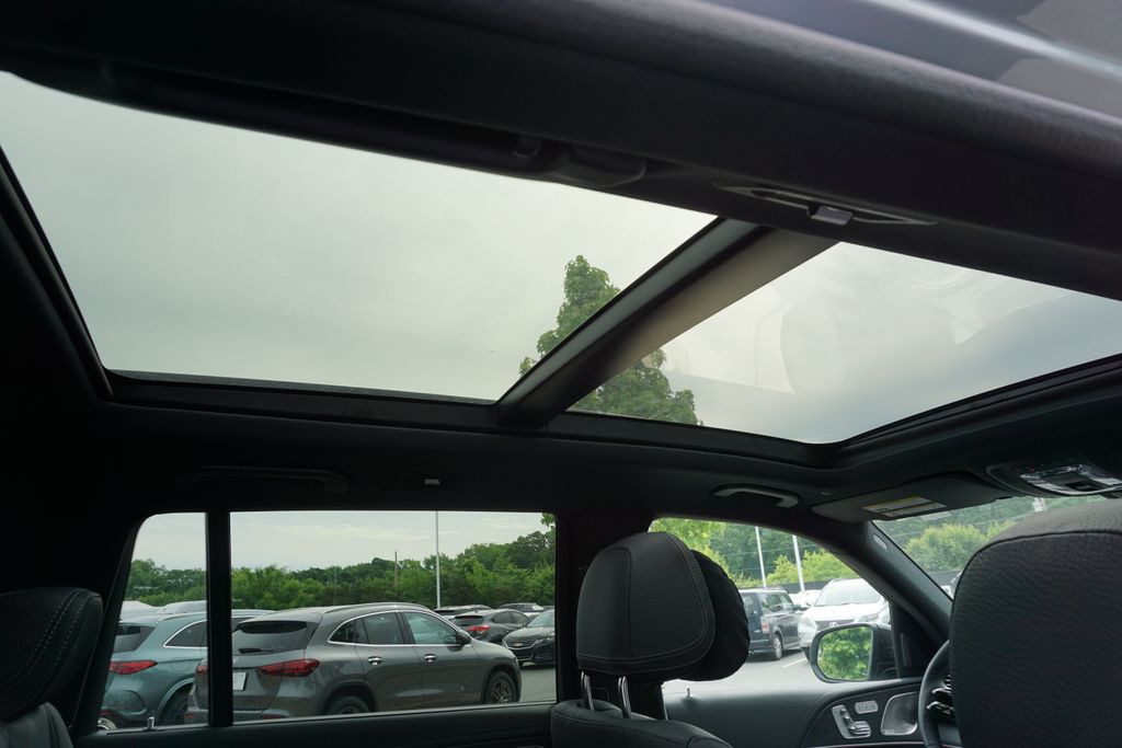 Vehicle image 65 of 81