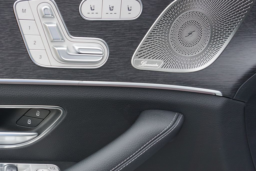 Vehicle image 21 of 81