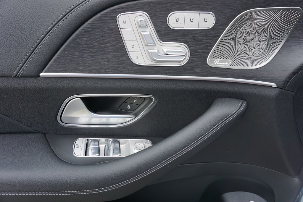 Vehicle image 20 of 81