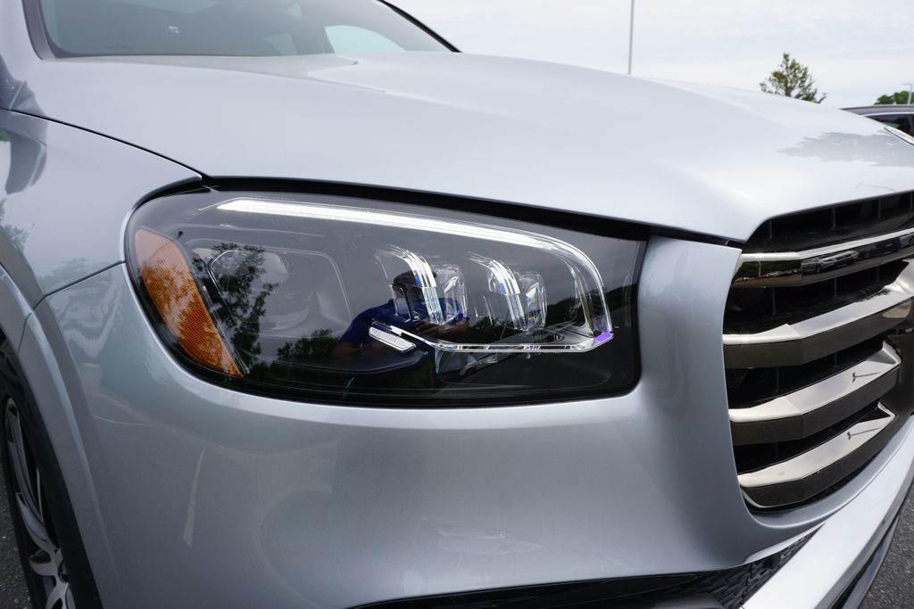 Vehicle image 77 of 81