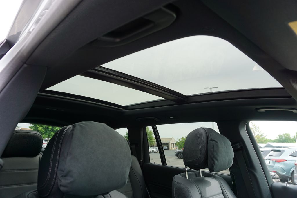 Vehicle image 72 of 81