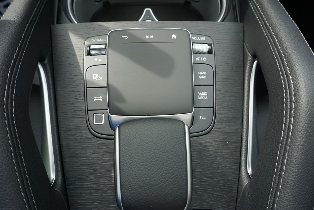 Vehicle image 35 of 81