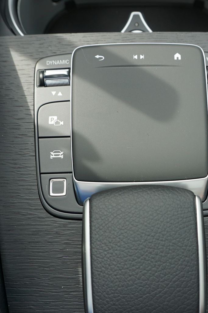 Vehicle image 36 of 81