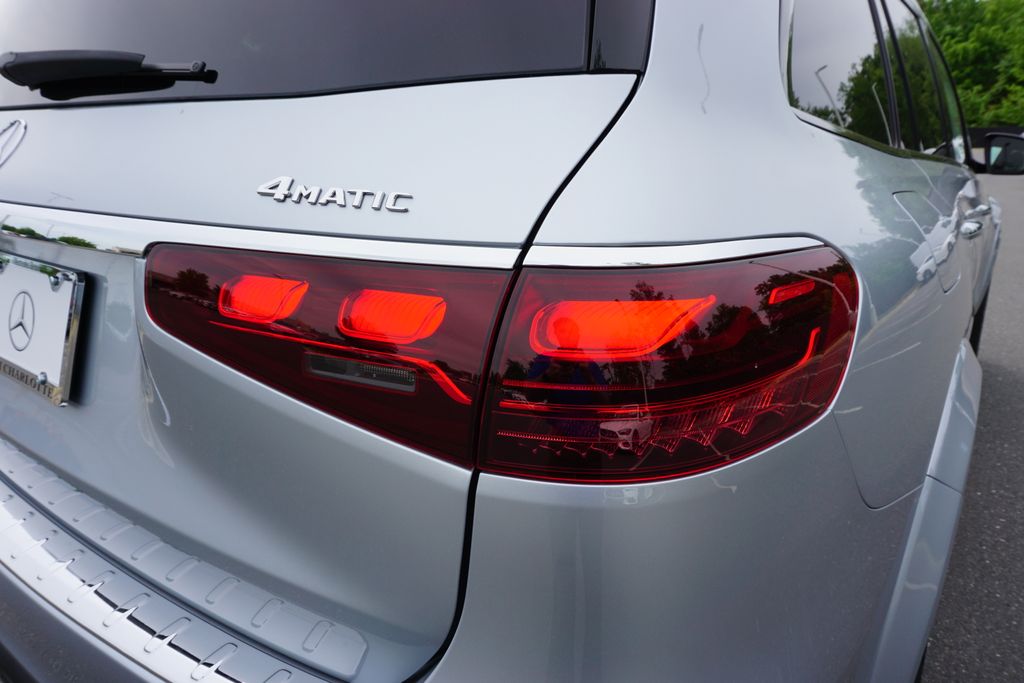 Vehicle image 12 of 81