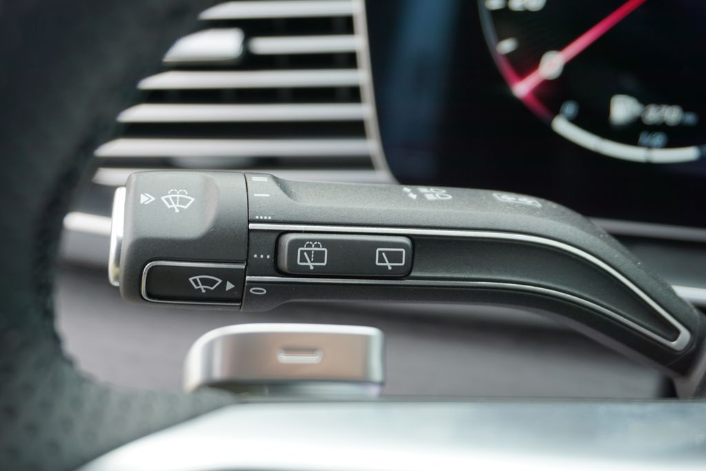 Vehicle image 27 of 81