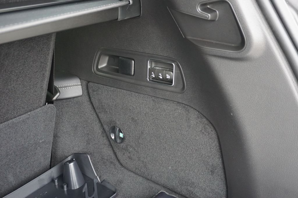 Vehicle image 54 of 81