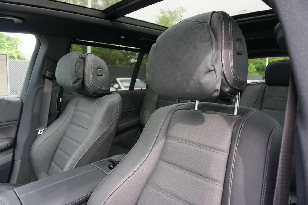 Vehicle image 79 of 81