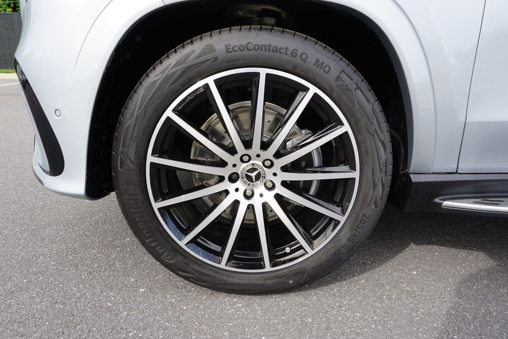 Vehicle image 15 of 81